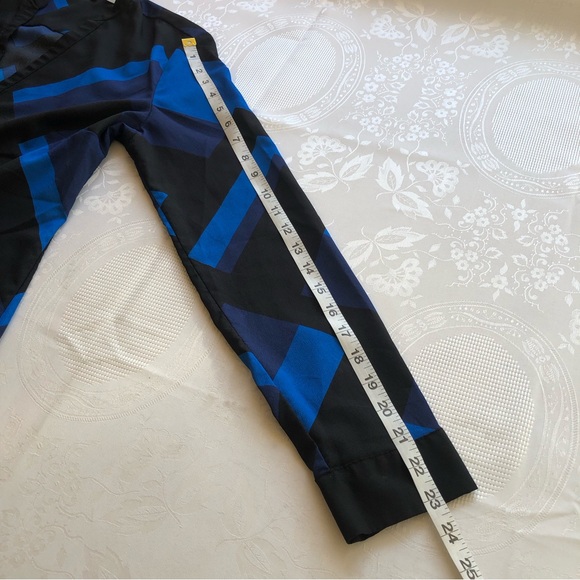 New York & Company Women’s Blue/Black Blouse Size M V-Neck Long Sleeves Shirt - Picture 11 of 16